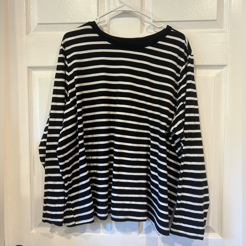 Old Navy Black and White Striped Long Sleeve Tee